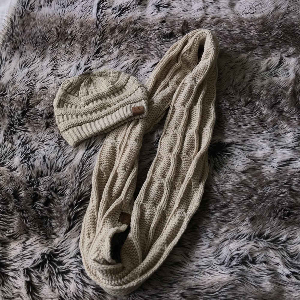 CC HAT AND SCARF SET